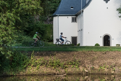 Wiedradweg_Fahrradfahrer_an_der_Wied_4.jpg