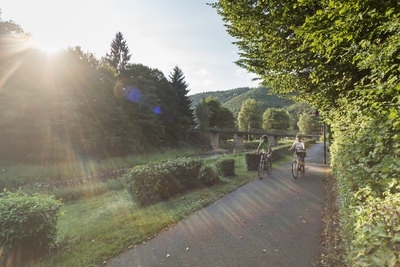 Wiedradweg_Fahrradfahrer_an_der_Wied_6.jpg