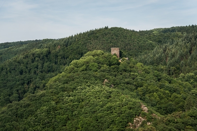 Neuerburg_im_Fockenbachtal_1.jpg